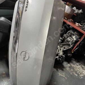 Opel astra h sedan bagaj kapağı